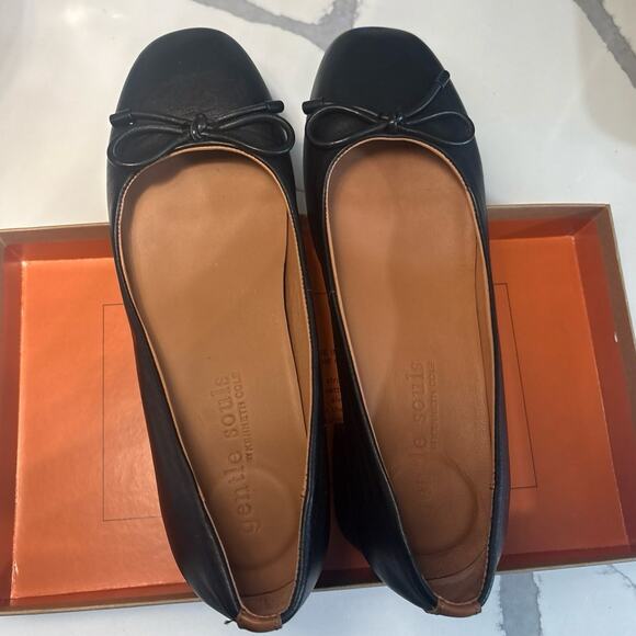 GENTLE SOULS - LANCINE LEATHER BOW HEEL - Women’s size 7.5 - Picture 1 of 8